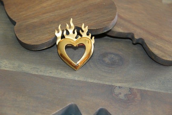 JJ Jonette Flaming Heart Gold Tone Pin/Brooch Vin… - image 1