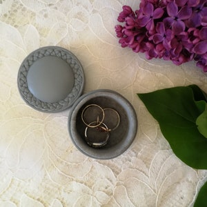 Engagement ring box - Proposal ring box - Round ring box - Wedding Ring Box - Wedding decor - Wedding box - Wedding gift - Gray box