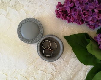 Scatola per anello di fidanzamento - Scatola per anello di proposta - Scatola rotonda per anello - Scatola per fedi nuziali - Decorazioni per matrimoni - Scatola per matrimonio - Regalo di nozze - Scatola grigia