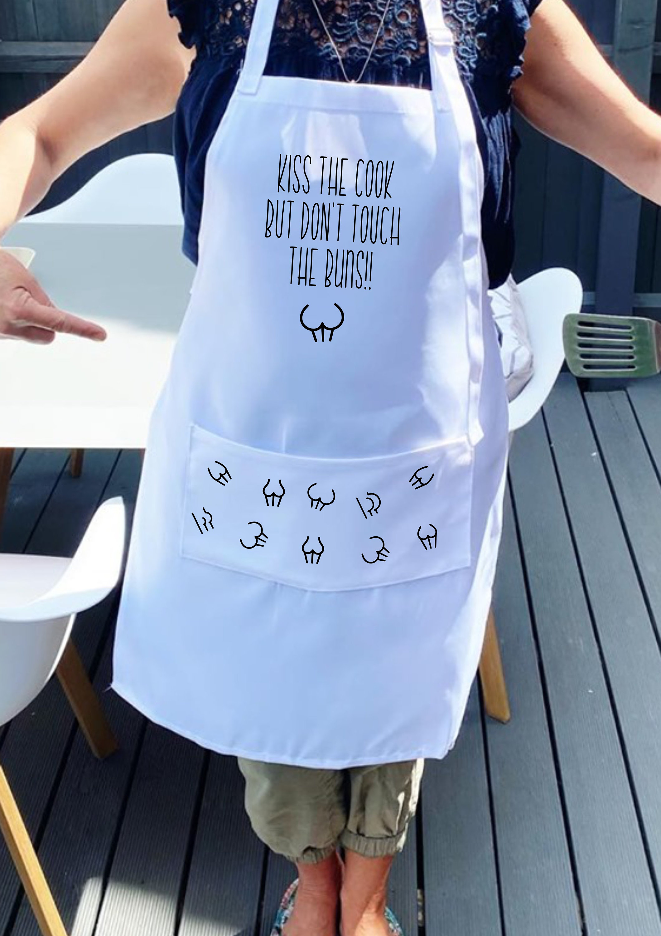 Kiss the cook apron deals