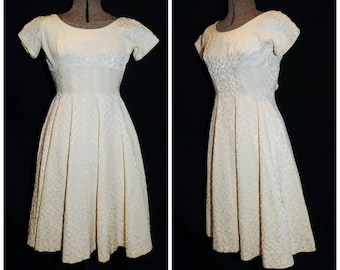VTG 50's 60's / Heart Design Ivory Brocade Cocktail Dress / 120" Hem Sweep / Fit Flare Styling / XXS-XS