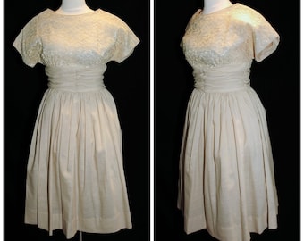 Vintage 50's 60's / Ivory Lace & Cotton Party Formal Day Dress / XS-S / Fit Flare Style