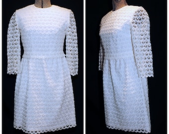 Vintage 1960's / White Lace Sheath Party Cocktail Day Dress / XS-SM / Jackie Style