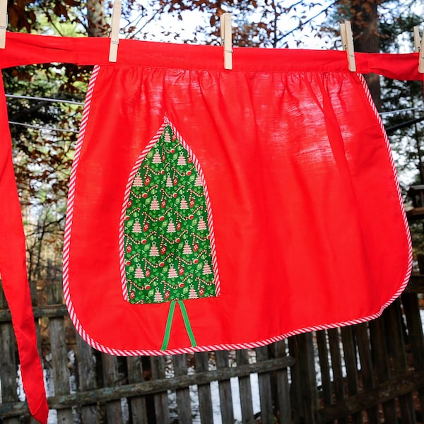 VTG 70's / Mod Christmas Tree Red Cotton Half Hostess Apron / Tree Shaped Pocket