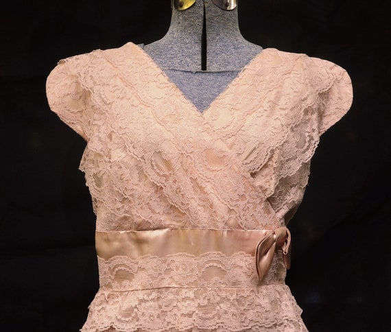 Vintage 50's 60's / Peach Layered Lace & Satin Sh… - image 3