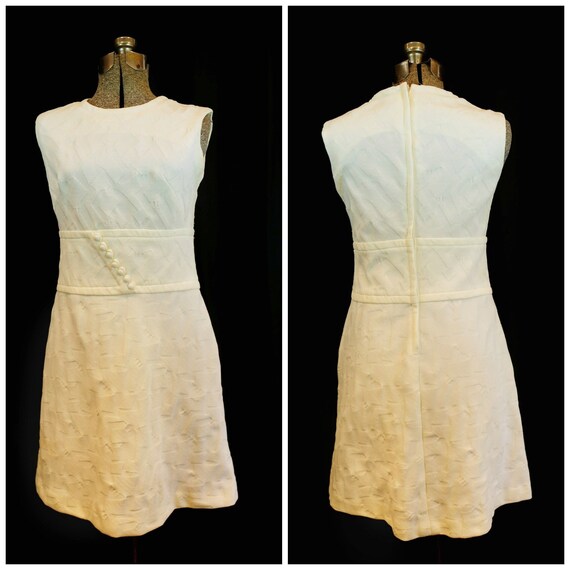 Vintage 60's 70's / Ivory Textured Poly Shift Dre… - image 2