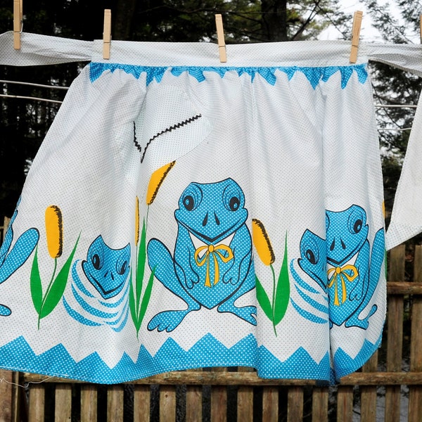 VTG 60's / Large Sitting Frogs & Cattails Design / Cotton Hostess Half Apron / Polka Dot Print