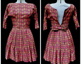 Vintage 50's / Grecian Print Cotton Day Dress / Fit Flare Pleated 'Skirt' / Bow Self-Belt / XS-S