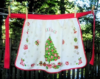 Vintage Christmas Tree 'Greetings' Half Apron / Presents & Stockings / Off-White Cotton Broadcloth