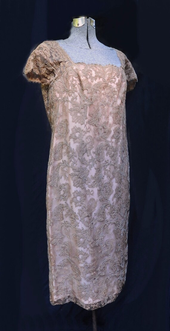 Vintage 60s / Taupe Lace Illusion Over Peach Taff… - image 4