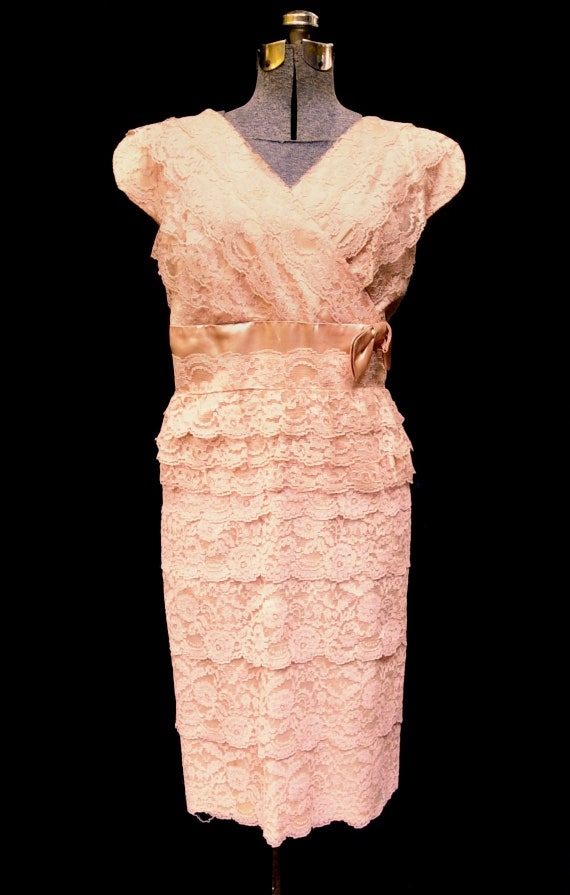 Vintage 50's 60's / Peach Layered Lace & Satin Sh… - image 2