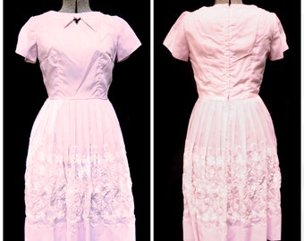 VTG 60s / Petal Pink Pleated Cotton Dress / Party Prom Foral / Floral Embroidery & Tulle Petticoat / Size SM