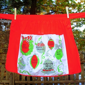 VTG Christmas Hostess Apron / Merry Christmas & Happy New Year in Multiple Languages