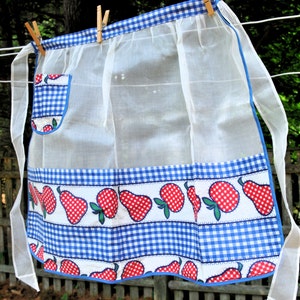 VTG 1950&#39;s Pear & Apple Gingham Check Illusion Hostess Apron / Unworn / Patriotic Colors