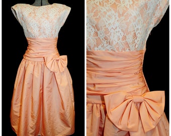 VTG 80's Patty O'Neil Peach Formal Dress /  Size Small / Party Prom Fit Flare Style / Taffeta & Lace ILGWA