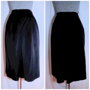VTG 80&#39;s / DAKS London / Pleated Black Wool Gabardine Skirt / Size SM / Lined with Pockets