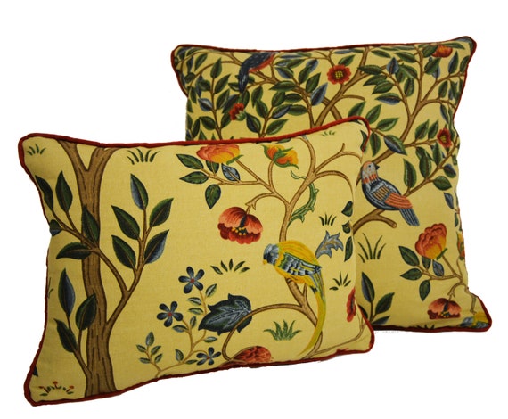 William Morris Tangley florale luxe tissu rouge vintage designer coussin oreiller