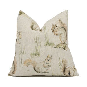 Clarke & Clarke - Ardillas - Lino - Funda de cojín con adorables animales del bosque - Almohada decorativa hecha a mano - Decoración del hogar de diseño