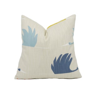 Scion - Colin Crane - Pomelo rosado / Tinta / Cielo - Encantadora funda de cojín de Colin Crane - Almohada decorativa hecha a mano - Decoración del hogar de diseñador