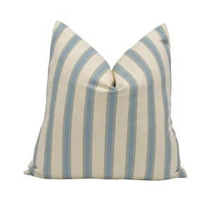 Ian Mankin - Blazer Stripe - Seagreen / Sage - Zeitloses Blau Gestreiftes Designer Kissen - Klassisches Mankin Grün Stripy Kissen Creme Herringbone