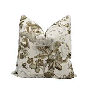 Schumacher x Mary McDonald - fleurs des Bermudes - neige - housse de coussin - coussin en lin botanique fait main accent floral - décoration neutre élégante