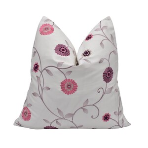 Prestigiosos textiles - Maggiore - Blossom - Bonita funda de cojín con diseño floral bordado - Almohada decorativa de lujo - Decoración del hogar hecha a mano
