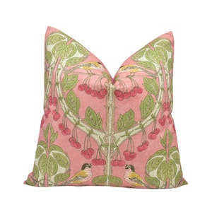 GPand JBaker – Birds&Cherries - koraal– kussenhoes – kussen met bloemen en vogelprint – handgemaakt statementaccent trendy koraal Cottagecore