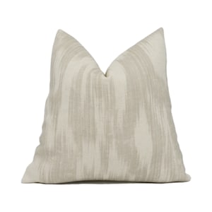 Andrew Martin - Pouilles - toile - housse de coussin de style ikat abstrait - coussin fait main - décoration d'intérieur design