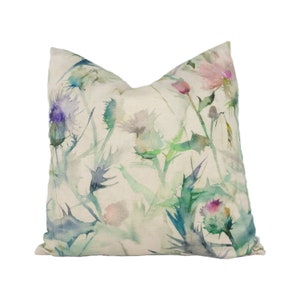 Voyage - Cirsium - Zwetschge / Natur - Atemberaubender Blumen Aquarell Distel Kissenbezug - Handgemachter Dekokissen Designer Wohnkultur