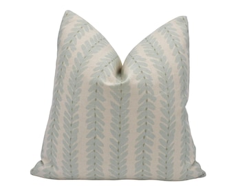 Schumacher x Veere Greeney - Woodperry - Aqua - Fodera per cuscino di design a righe botaniche classiche moderne - Fodera per cuscino in lino di lusso - Personalizzata
