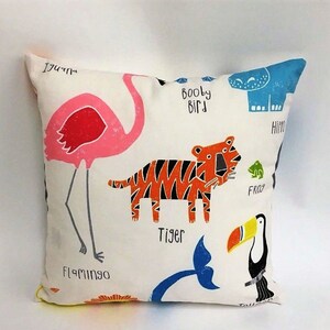 Funda de cojín con diseño de animales del zoológico, de Scion Fabric, con motivos de animales mágicos, tutti frutti y tiza, perfecta para la habitación de los niños o la guardería.