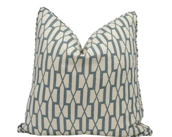 Schumacher - Belvedere - Azul pavo real - Funda de almohada geométrica suave - Lujo silencioso y decoración de diseño orgánico moderno - Cojín geométrico verde azulado