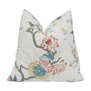 GP & J Baker - Oriental Bird Signature - Blauwgroen - Sierlijke chinoiserie-kussenhoes met hangende vogel - designkussenhoes luxe sierkussen - handgemaakt luxe sierkussen
