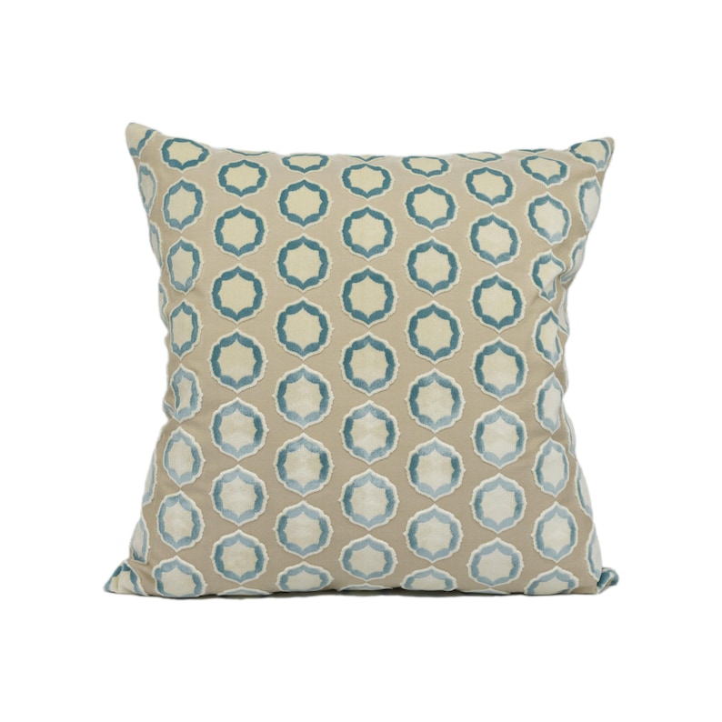 Manuel Canovas - Tiana - Ciel / Elfenbein - Glamouröser Polka Dot Designer Samt Kissenbezug - Luxuriöser Dekokissen - Handgefertigtes Wohndekor Bild 4