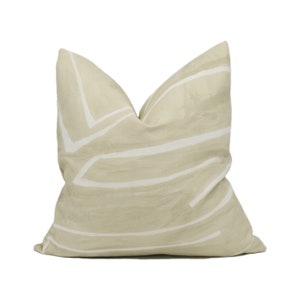 Kelly Wearstler for Lee Jofa - Graffito - Beige / Ivory - Chic Abstract Cushion Cover - Handmade Throw Pillow - Designer Home Décor