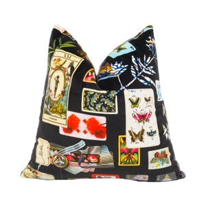 Designers Guild x Christian Lacroix - Maison De Jeu - Reglisse - Kartenhaus Samt Kissenbezug - Tarot Kissenbezug - Schrulliger Designer