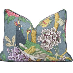 GP & J Baker - Hortensiavogel - Indigo - Designer kussenhoes exotische Chinese vogel - Majestueuze blauwe fazantgroene kussensloop met bloemen