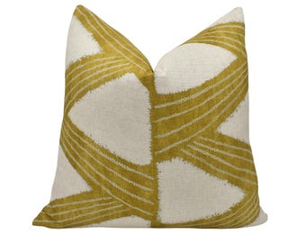 Zoffany - Kanoko - Dorado - Funda de cojín - Almohada de diseño Shibori japonés - Hecho a mano con detalles en mostaza dorado - Decoración Wabi Sabi para el hogar