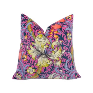 William Morris - Golden Lily - Serotonin Pink - 60&#39;s Psychedelic Velvet Cushion Cover - Maximalist Morris Pillow Cover - Trendy Cluttercore