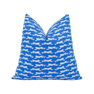 Schumacher - Leaping Leopards - Niebieski - Elegancka, elegancka designerska poszewka na poduszkę w kształcie lamparta - Ręcznie robiona poduszka - Luksusowy wystrój domu
