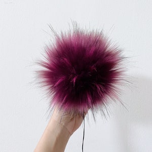 26 Pcs Faux Fur Pom Poms for Hats - 3.2 Inch Fluffy Pom Poms with Elastic  Loop for DIY Crafts, Removable Knitting Accessories for Keychains Shoes