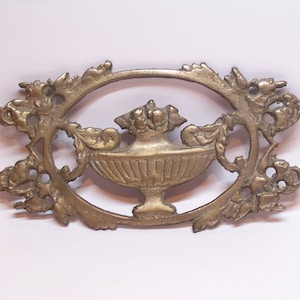 ornamento metallico dell&#39;annata, vaso con fiori