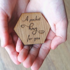 Un câlin de poche pour, un câlin en bois, un cadeau symbolique, un cadeau spécial, vous manquez, un petit câlin de poche, un cadeau d’isolement, un câlin pour quand je ne suis pas là