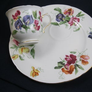 Sweet  Pea Flower Pattern Sandwich/Picnic Cup and Plate Plate    Hammersley Co. Porcelain  Tennis Sandwich Set  Made in England