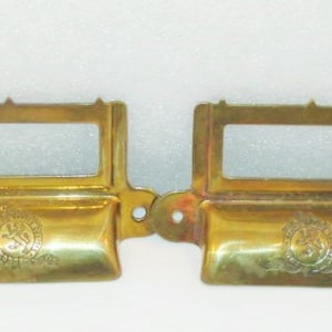 Messing trekjes met kaarthouder.  Ongebreidelde leeuw met gegraveerd motto. "Tijd is geld" ongebreidelde leeuw en bever designkast vintage hardware