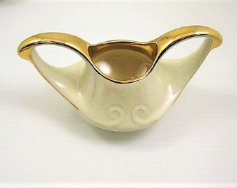 Azucarero y cremador Art Déco de mediados de siglo, color dorado con diseño en espiral y cuerpo nacarado y dorado.