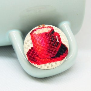 Bague tasse à café brodée main : Bijoux en lin point de croix