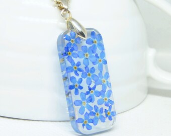Forget-Me-Not Resin Pendant: Dried Flower Necklace