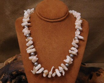 Vintage Southwestern White Coral Beaded Necklace