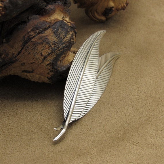 Elegant Two Leaves Pin by Jewelart - image 2